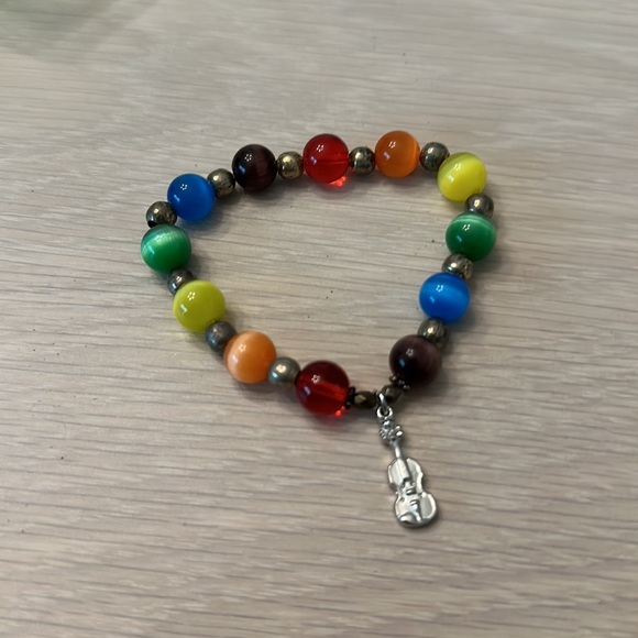 Multicolor bead stretch bracelet with violin charm - Picture 2 of 5